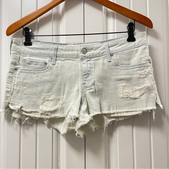 Aritzia Paradise Mine Bleached Denim Low-Rise Cutoff Shorts - US 28 - Picture 2 of 15
